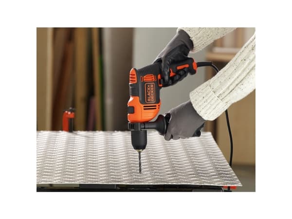 BLACK+DECKER BEH710 - Hammerbor - 710 W - nøkkelfri borhylse 13 mm