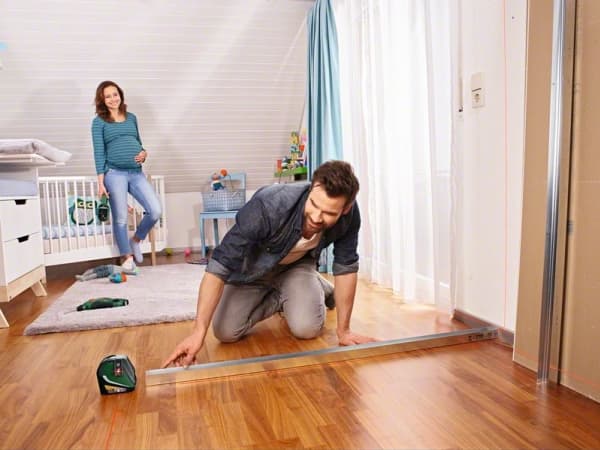 Bosch Selvnivellerende krydslaser med ekstra lodret linje og lodpunkt