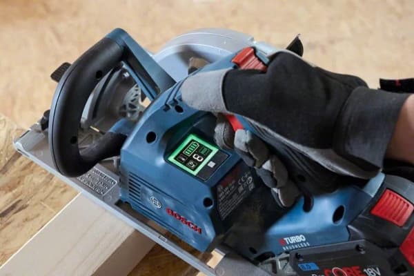 Bosch RUNDSAV GKS 18V-68 GC 2X5,5AH PC L-BOXX
