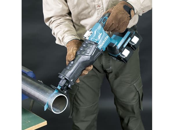 MAKITA 2x18V LI-ION borstlös sabelsåg utan batterier eller laddare DJR360Z - SOLO