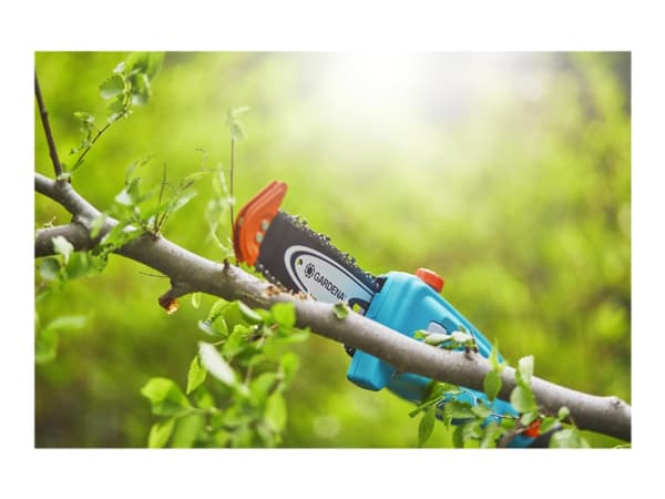 GARDENA TCS TELESKOOPPINEN OKSASAHA 20/18V SIS. AKUN JA LATURIN