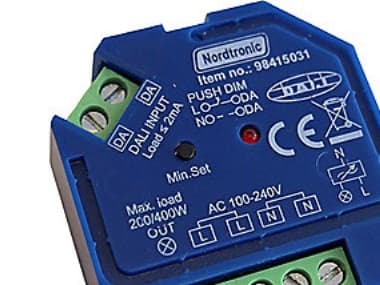 Box Dimmer Dali LED 0-200W / Halogen 0-400W, dimmer med bakre kant
