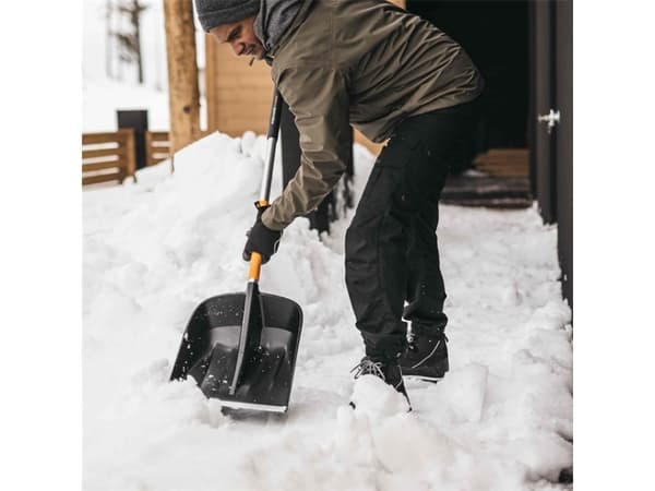 Fiskars 1057188, Snøskuffe, Metall, Sort, Oransje, Regulerbar, Ergonomisk, Finland, 36,2 cm