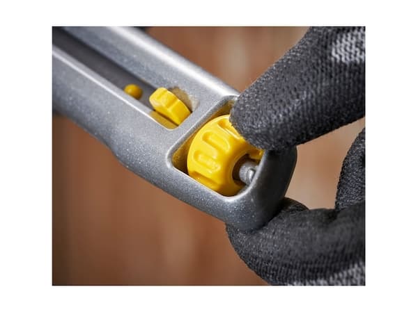 Stanley Knife with breaking blad 18mm Interlock 5 blader (7-10-018)