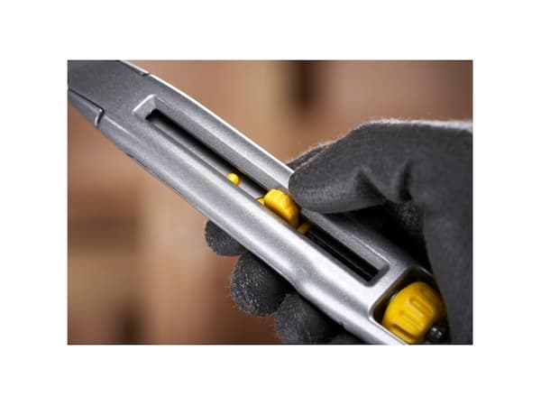 Stanley Knife with breaking blad 18mm Interlock 5 blader (7-10-018)