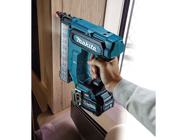 Makita FN001GZ - Nagler - trådløs - uten batteri, ingen lader - 40 V - SOLO