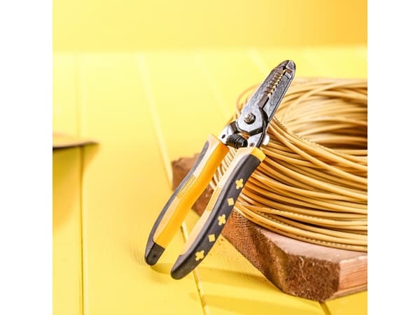 Deli Tools EDL2607, Beskyttelses isolasjon, Sort, Gult