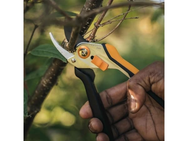 Fiskars Solid P331 - Pruner - steel