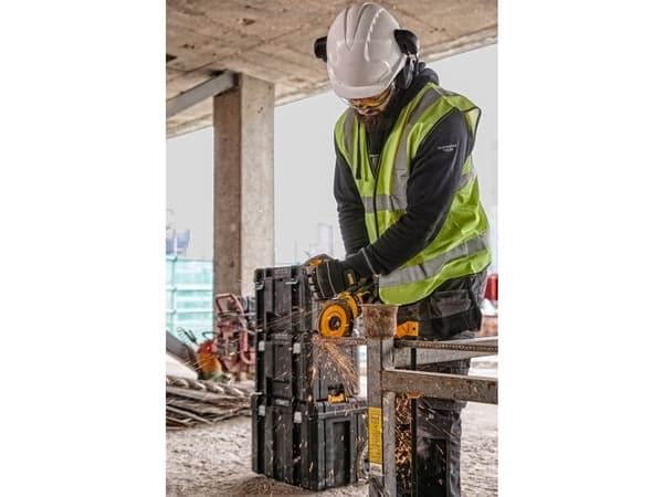 DEWALT.KULMAHIOMAKONE 54V FV DCG418N