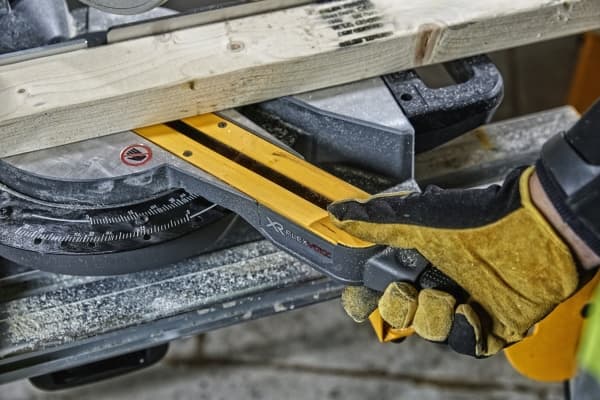 DeWALT DCS777T2-QW, 6300 RPM, 50°, 50°, 104 dB, 93 dB, 1,5 m/s ²
