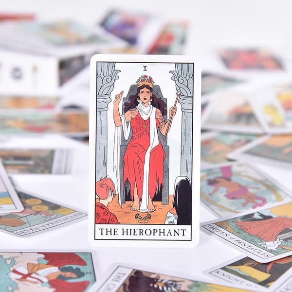 Tarotkort med moderne illustrasjoner