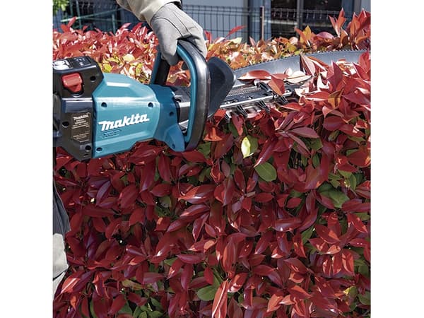 Makita UH006GZ - Hekkstusser - trådløs - 40 V - uten batteri, ingen lader - 2000/3000/4000 spm - 60 cm - kuttekapasitet: 25 mm - 4.4 kg - SOLO