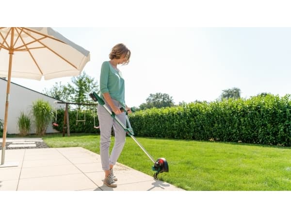 Bosch UniversalGrassCut 18V-26 - Gressstusser - trådløs - 18 V - uten batteri - 26 cm - 2.3 kg - SOLO