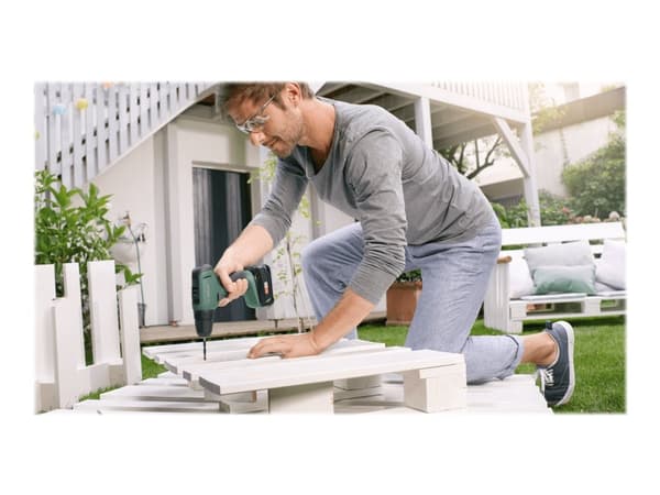 Bosch UniversalDrill 18 - Drill/driver - trådløs - 2 hastigheter - nøkkelfri borhylse 10 mm - 32 N·m - 2 batterier, inkludert lader - 18 V