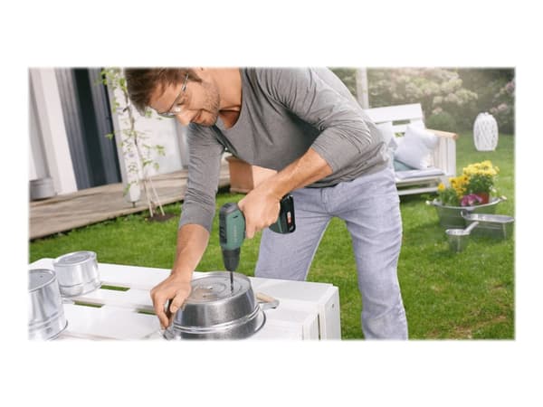Bosch UniversalDrill 18 - Drill/driver - trådløs - 2 hastigheter - nøkkelfri borhylse 10 mm - 32 N·m inkludert lader - 18 V