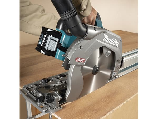 Makita Makita Makita Batteridrevet, handholdt rundsav 235 mm utan batteri 40 V - SOLO