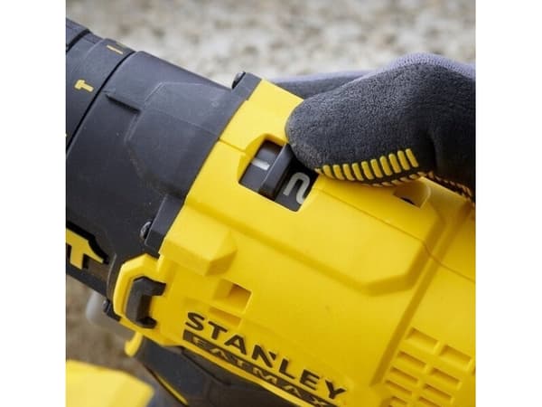 Stanley Drill/driver Slagbor/driver FATMAX V20 2x2Ah + tilbehør 50 stykker og veske SFMCD711DSA