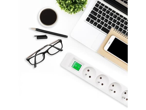 Qoltec - Effektband - AC 230 V - 3680 Watt - utgångskontakter: 5 (5 x Type E) - 1.8 m sladd - grå, vit