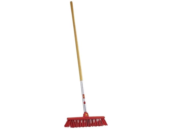 WOLF-Garten multi-star street broom SB 400 M + ash wood handle ZM 140 set (red/wood, 37cm)