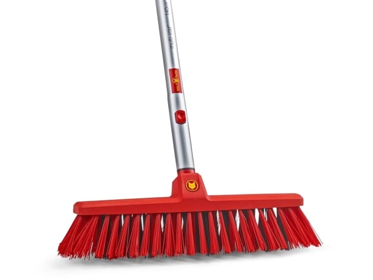 WOLF-Garten multi-star street broom SB 400 M + ash wood handle ZM 140 set (red/wood, 37cm)