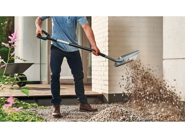 CELLFAST shovel, 22.1 cm, handle length 1.09 m