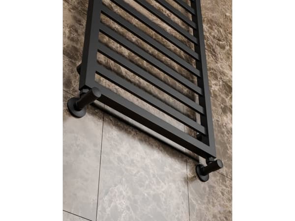 Ferro ZGB31BL DEKORATIV ANGULAR RADIATOR, SVART FFRRO // G.ZG.KPL.KT.FERRO-BL