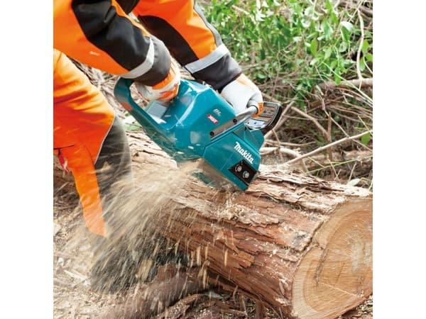 Makita XGT UC012GZ - Motorsag - trådløs - 40 V - 1.6 kW - 2.2 hk - uten batteri, ingen lader - 40 cm - 7.4 kg - SOLO