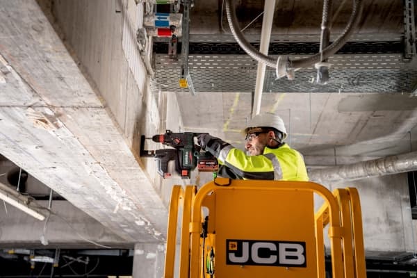18 voltin akkuvasara KH 18 LTX 28 BL Q Set ISA, jossa on integroitu pölynpoisto ja Metabo-Quick-vaihtokasetti ilman akkua ja laturia