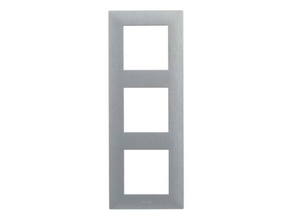 Legrand Niloe Step kolminkertainen runko 863893 harjattu alumiini
