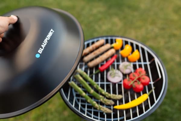 Round grill with lid and thermometer Blaupunkt GC401, black