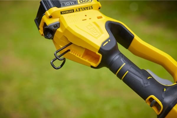 Stanley Pole Chainsaw 18V FATMAX® V20 20cm SFMCPS620B-XJ