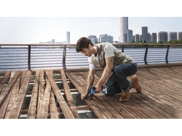 BOSCH BORBOR 18V 50/24Nm 2x2,0Ah BØRSTELØS GSR 18 V-50 + TILBEHØR 43 stk.