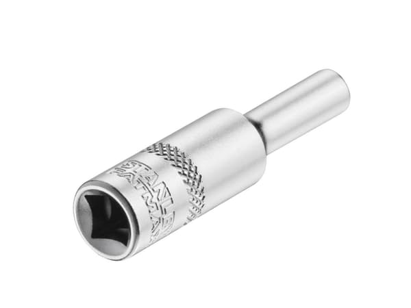Pitkät hylsyruuvit 1/4" 6 pt 4mm rystyset mattapintaiset.