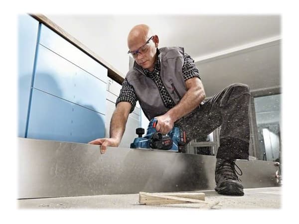Bosch GHO 18 V-LI Professional - Høvelmaskin - trådløs - 82 mm - uten batteri - 18 V - SOLO