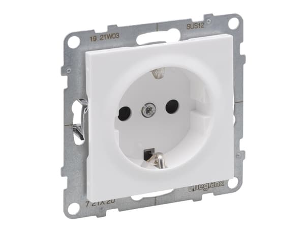 Legrand Socket Auto Terminals Shuttered White