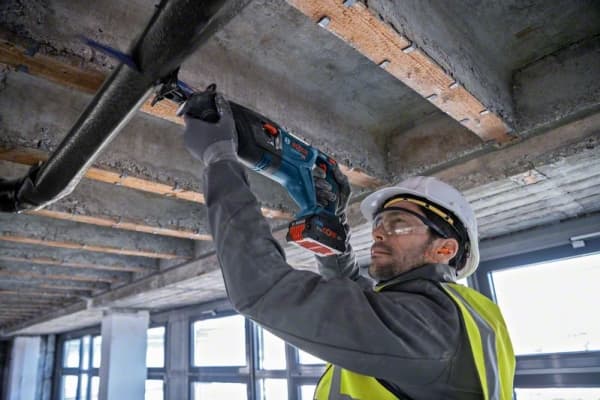 Bosch GSA 18V-28 Professional - Frem- og tilbakegående sag - trådløs - 2 hastigheter - uten batteri - 18 V - SOLO