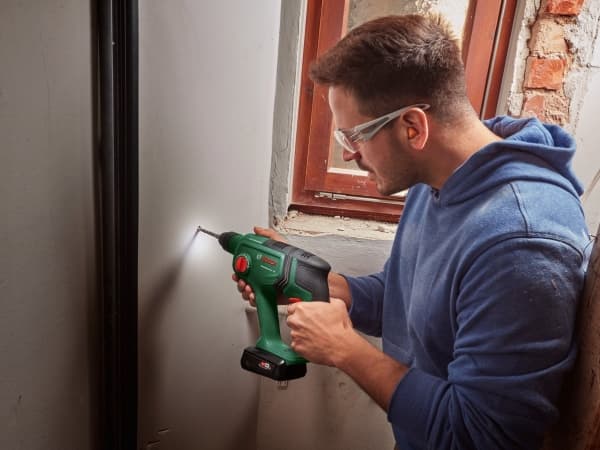 Bosch AKKUBOREHAMMER UNIVERSAL 18V SOLO - SOLO