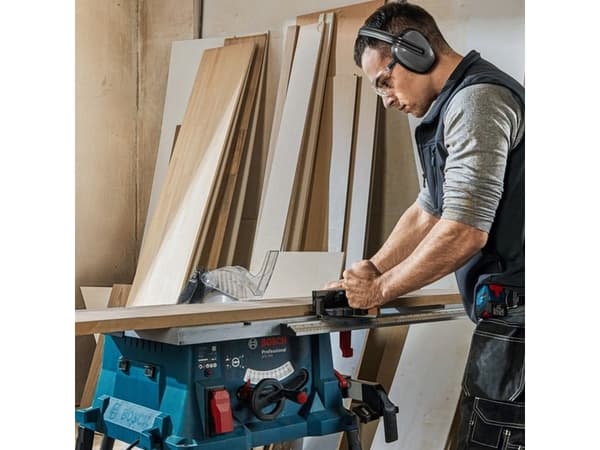 BOSCH.BORDSSÅG 1800W GTS 254 + STATIV