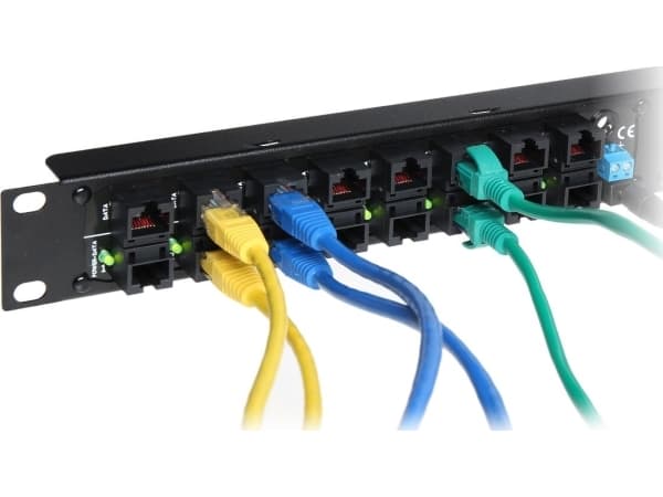 Delta Patch panel 19 "8x RJ-45/8x RJ-45 (POE-8/R19)