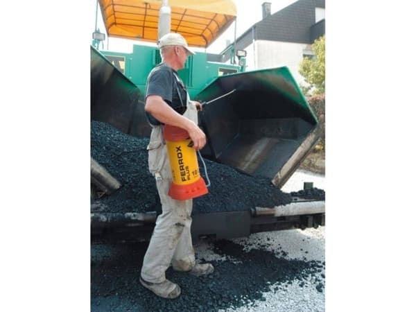 Mesto Construction oil-resistant sprayer Ferrox Plus 13 l with valve