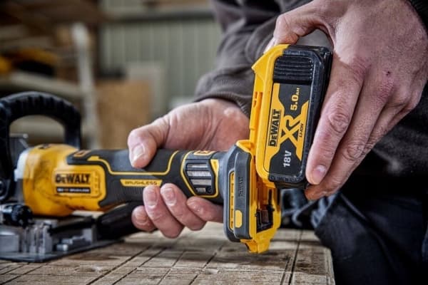 Dewalt 18v xr lamello spårfräsmaskin 2 x 5ah
