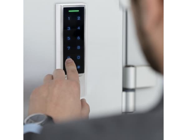 Qoltec PROTEUS - Dörrlås - kombination, nyckelbricka, nyckelkort - knappsats med pekskärm, fingeravtryckssensor