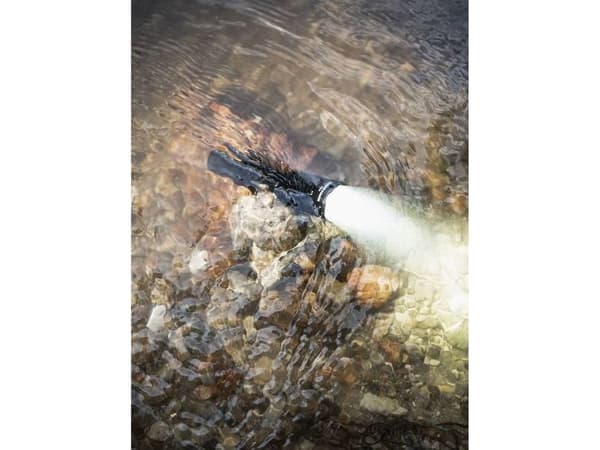 Armytek Dobermann PRO MAGNET USB taktinen taskulamppu
