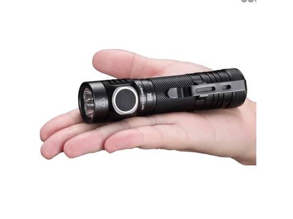 Nitecore E4K, Käsikokoinen taskulamppu, Musta, Alumiini, Painikkeet, 2 m, 2 m