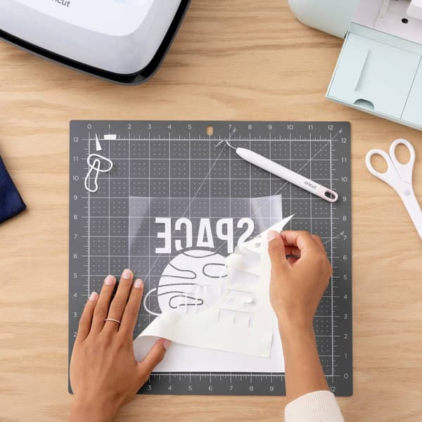 Cricut Glow-in-the-Dark Iron-On Folie