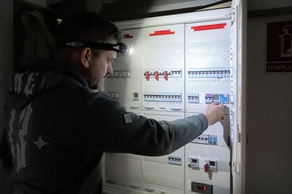 ANSMANN HD450FRS - Pään taskulamppu - LED - 5 W - 6000-6500 K