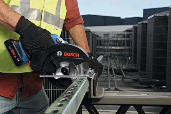 Bosch GKM 18V-50 Professional - Sirkelsag - trådløs - 136 mm - uten batteri - 18 V - SOLO