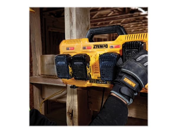 DeWALT DCB104-QW - Batteriladdare - 4 x batterier laddas - 8 A - 4 utdatakontakter