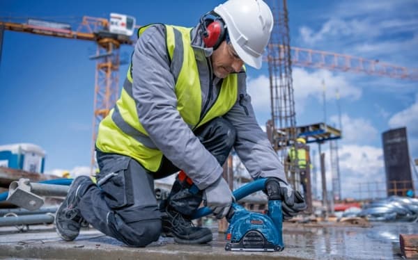 Bosch GWS 18V-15 PSC Professional - Vinkelsliper - trådløs - 125 mm - uten batteri - 18 V - SOLO