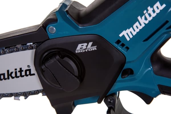Makita UC100DZ01 kædesav til at skære ned med